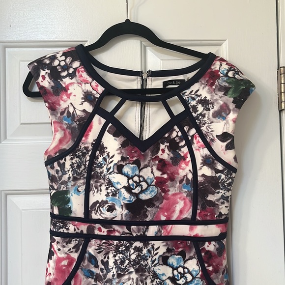 Do & Be fun floral summer dress! - Picture 2 of 5